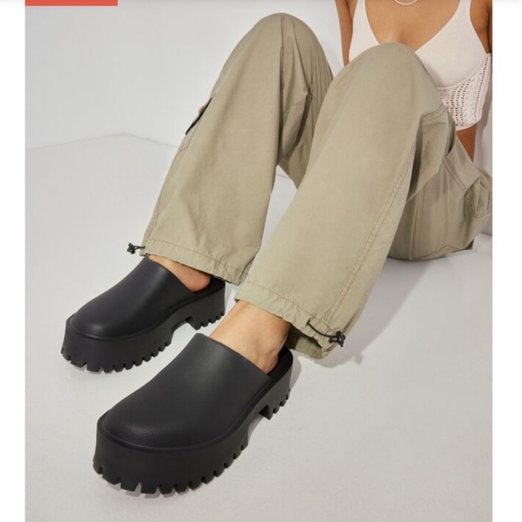 Jeffrey Campbell black Bae Platform Mules - Picture 6 of 13